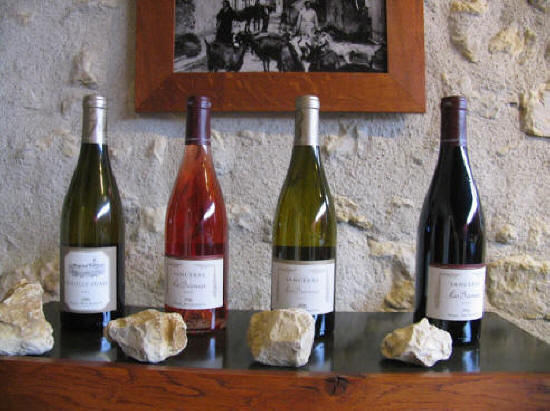 photo showing the red rose and white wines of Sancere