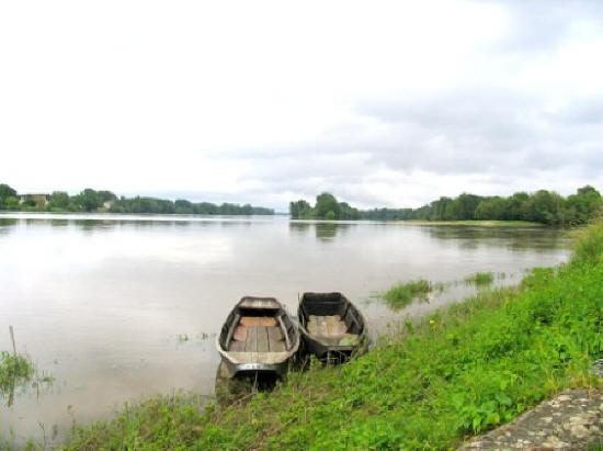 boats at the confluence of the Vienne and Loire rivers