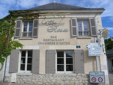 Les Clos aux Roses restaurant in Chedigny