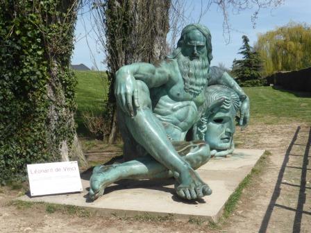 statue of Leonardo de Vinci at Amboise
