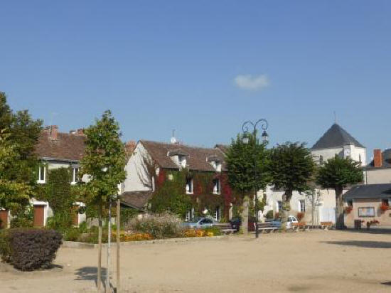 The square in the village of Barrou
