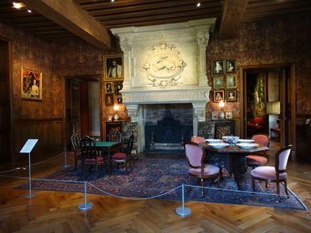 drawing room in chateau Azay le Rideau 