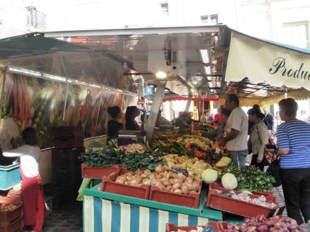 Loches market fruit and veg stall