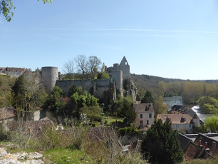 View of the castle ruins at Angles sur l'Anglin
