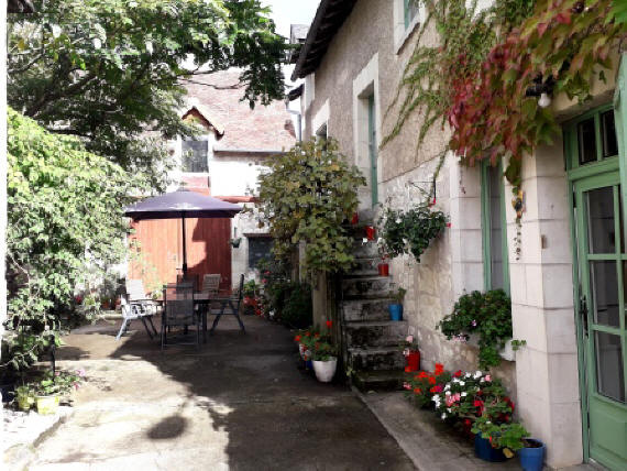 Courtyard in your Loire Valley cottage in France