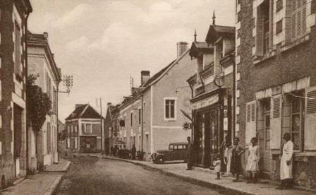 Old postcard showing Grande Rue in Barrou France