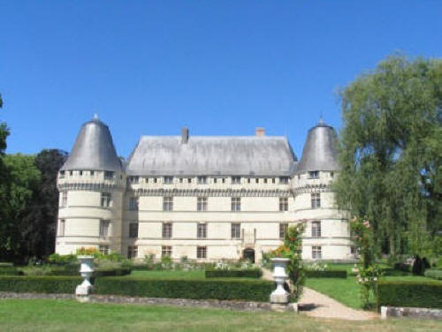 front view of Chateau de l'Islette in the Loire Valley