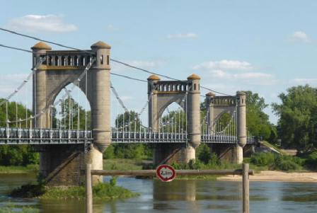 The bridge over the river Loire at Langeais