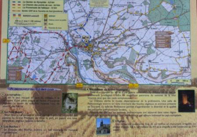 Map showing walking route around Le Grand-Pressigny France