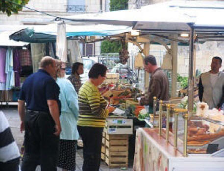 Le_Grand_Pressigny_market