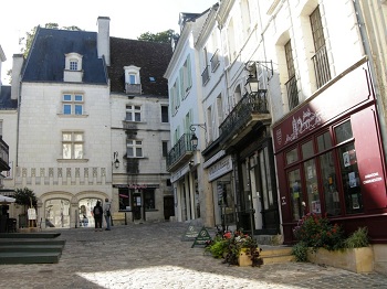 shops in loches